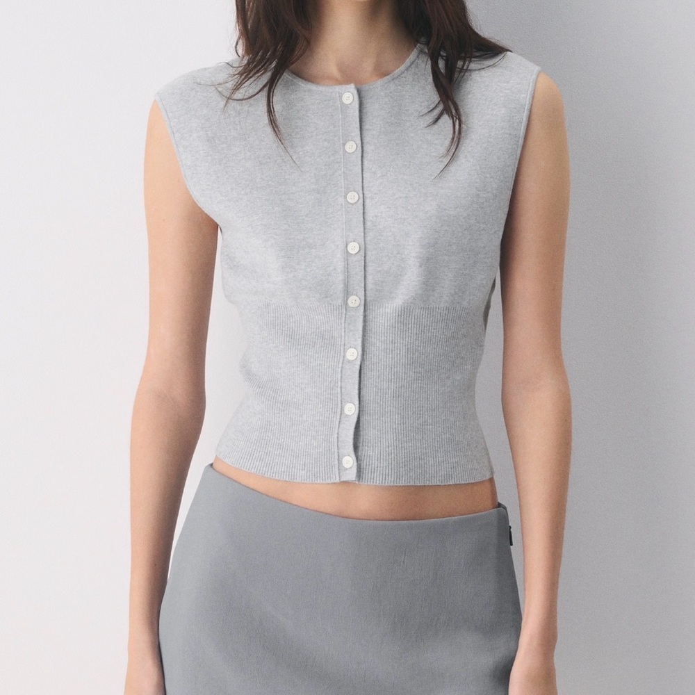 Aritzia Golightly Sleeveless Cardigan